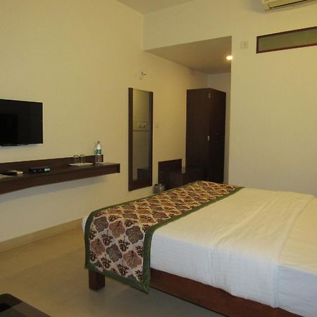 Palguni Residency Hotel Hassan Exterior photo