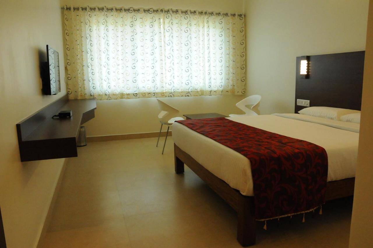 Palguni Residency Hotel Hassan Exterior photo