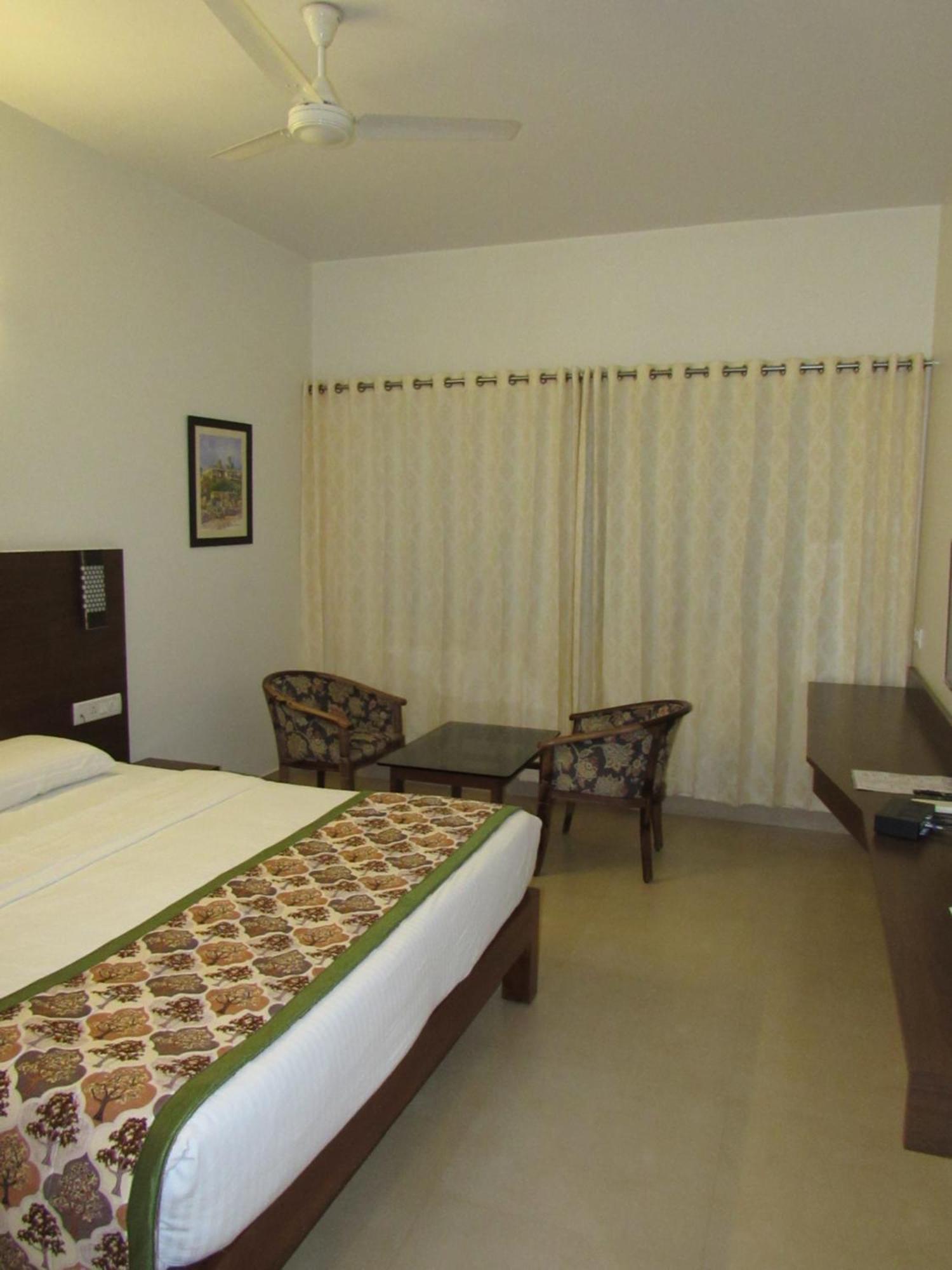 Palguni Residency Hotel Hassan Exterior photo