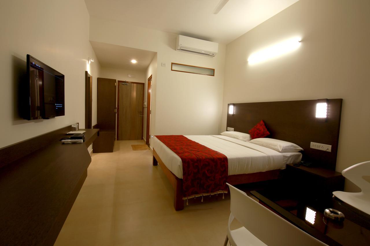 Palguni Residency Hotel Hassan Exterior photo