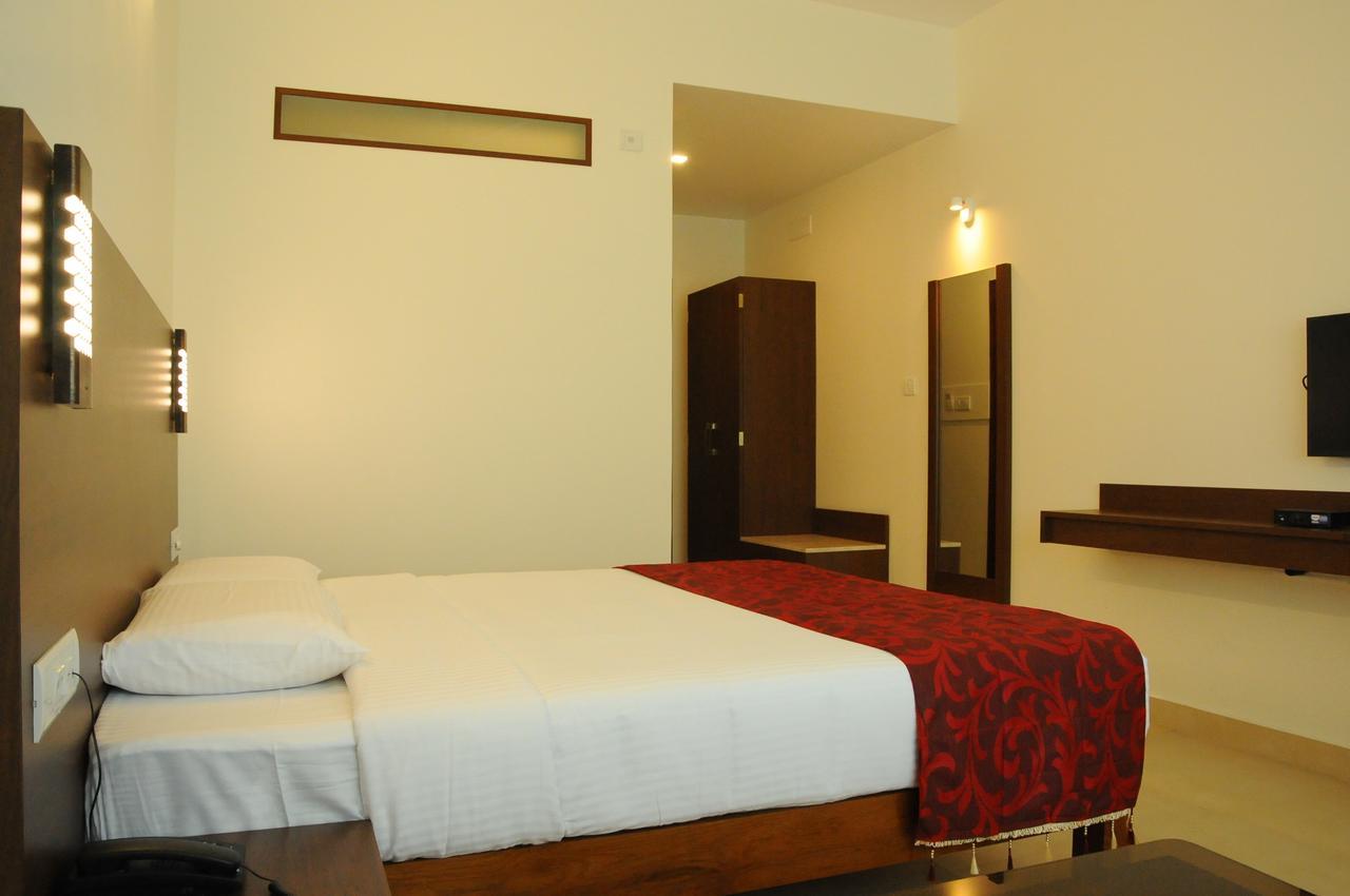 Palguni Residency Hotel Hassan Exterior photo