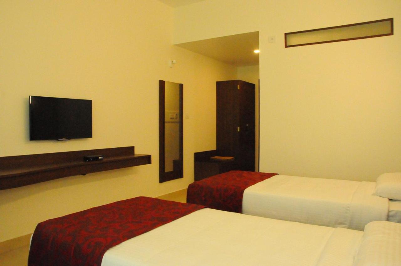 Palguni Residency Hotel Hassan Exterior photo